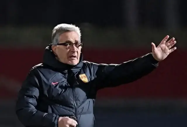 泰国足协再, 教练 泰国足协再, 教练